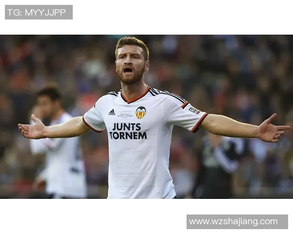 足球球星常穿紧身衣的品牌与款式解析揭秘运动员穿着背后的科技与设计 足球球星常穿紧身衣的品牌与款式解析揭秘运动员穿着背后的科技与设计