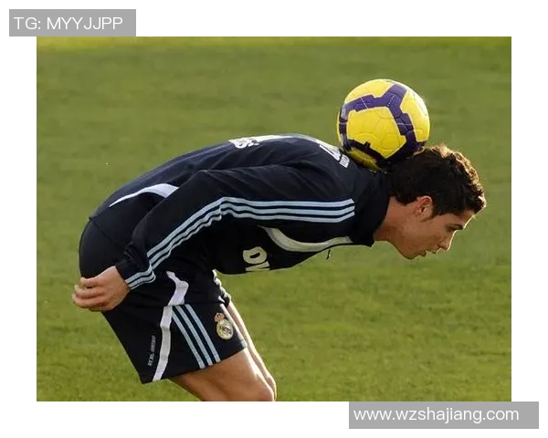 足球球星高强度日常训练视频展示超燃练球瞬间激发无限斗志