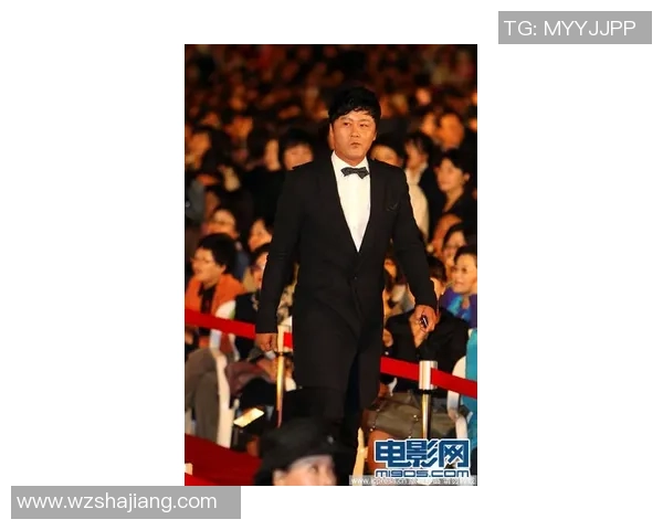 足坛巨星盛装亮相 西装合影展现绅士风度与团队魅力